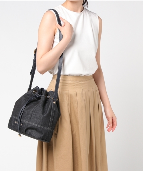 BLUE LABEL CRESTBRIDGE（ブルーレーベルクレストブリッジ）の「デニム