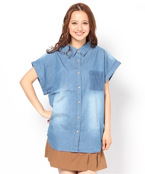 Chico（チコ）の「ルーズデニムシャツ（シャツ/ブラウス・レディース・ブルー/ネイビー/ケミカルウォッシュ/ブラック・FREE）」の3枚目の写真