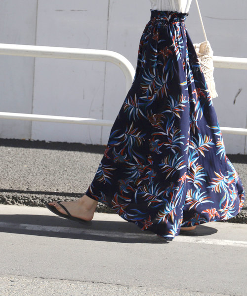 coca（coca）（コカ）の「【使用禁止】長さ選べるボタニカル柄フレアロングスカート（LONG）（スカート・レディース・ネイビー・ONE SIZE）」の4枚目の写真