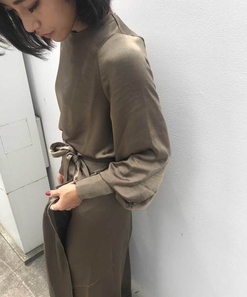 CIEL'AIR（シエルエアー）の「【CIEL'AIR/シエルエアー】セットアップサテンレトロ巻きスカート（スカート・レディース・カーキ/ブラック・FREE）」の5枚目の写真