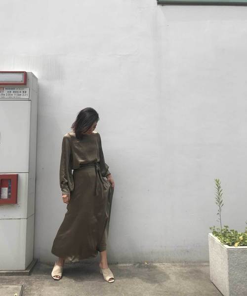 CIEL'AIR（シエルエアー）の「【CIEL'AIR/シエルエアー】セットアップサテンレトロ巻きスカート（スカート・レディース・カーキ/ブラック・FREE）」の6枚目の写真