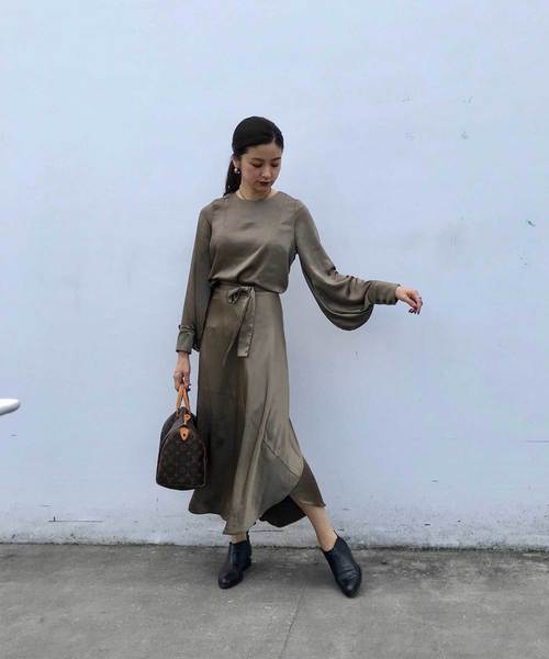 CIEL'AIR（シエルエアー）の「【CIEL'AIR/シエルエアー】セットアップサテンレトロ巻きスカート（スカート・レディース・カーキ/ブラック・FREE）」の9枚目の写真