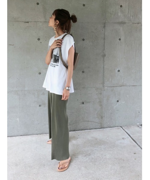 ulu（ウル）の「Pleats cut wide pants（その他パンツ・レディース・カーキ/モカ・FREE）」の4枚目の写真