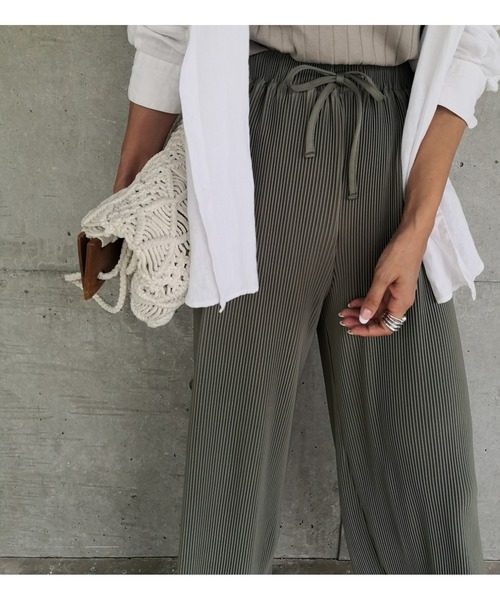 ulu（ウル）の「Pleats cut wide pants（その他パンツ・レディース・カーキ/モカ・FREE）」の7枚目の写真