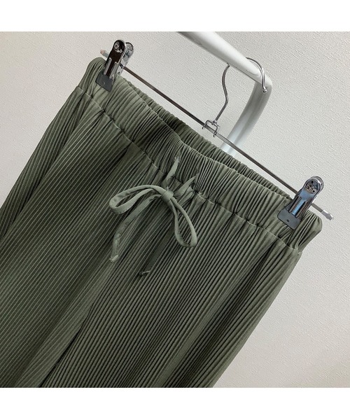 ulu（ウル）の「Pleats cut wide pants（その他パンツ・レディース・カーキ/モカ・FREE）」の9枚目の写真