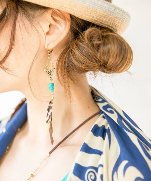 チャイハネ（チャイハネ）の「【チャイハネ】ボヘミアンフェザーロングピアス（ピアス（両耳用）・レディース・オレンジ/ターコイズブルー/ブラウン・FREE）」の5枚目の写真