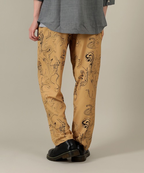 SlashDate(スラッシュデイト)の「総柄プリントとろみテーパードパンツ/マーブル(その他パンツ・メンズ・ブルー系その他/イエロー系その他・M/L)」の2枚目の写真