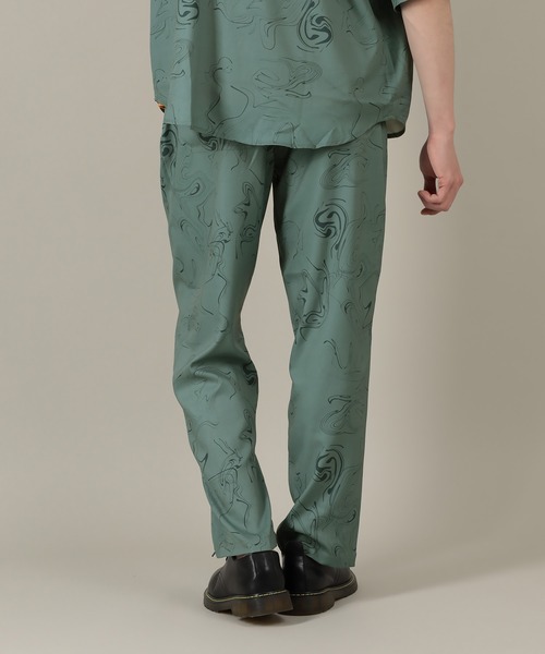 SlashDate(スラッシュデイト)の「総柄プリントとろみテーパードパンツ/マーブル(その他パンツ・メンズ・ブルー系その他/イエロー系その他・M/L)」の4枚目の写真