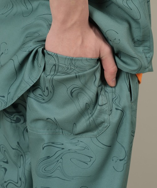 SlashDate(スラッシュデイト)の「総柄プリントとろみテーパードパンツ/マーブル(その他パンツ・メンズ・ブルー系その他/イエロー系その他・M/L)」の10枚目の写真