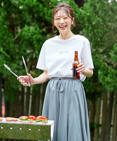 J.PRESS Ladies(J.プレス レディス)の「PRINT TEE Tシャツ(Tシャツ/カットソー・レディース・ダークブラウン系/ホワイト系/黄土色系/グレー系/サックスブルー系・SMALL)」の1枚目の写真