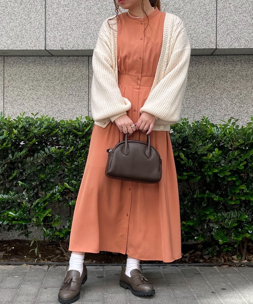 SLURR（スラ―）の「【再入荷】バンドカラーギャザーシャツワンピース（ワンピース・レディース・ベージュ/オフホワイト/グレイッシュベージュ/テラコッタ/カーキ・FREE）」の3枚目の写真