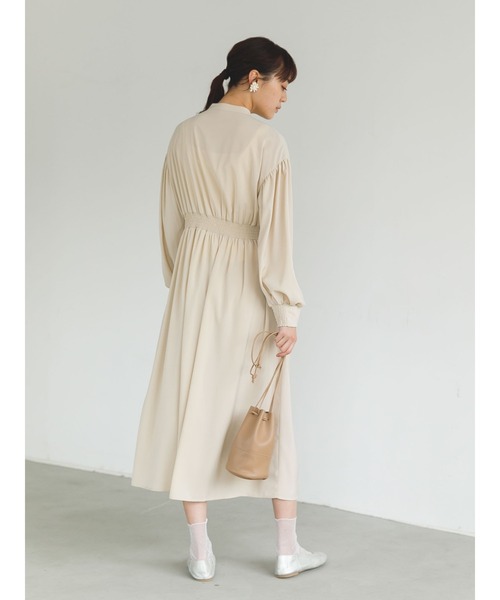 SLURR（スラ―）の「【再入荷】バンドカラーギャザーシャツワンピース（ワンピース・レディース・ベージュ/オフホワイト/グレイッシュベージュ/テラコッタ/カーキ・FREE）」の16枚目の写真
