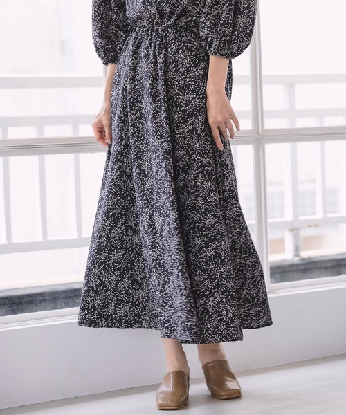 LEPSIM（レプシィム）の「アソートプリントフレアスカート　955633（スカート・レディース・ネイビー/イエロー/ブラック・FREE）」の3枚目の写真