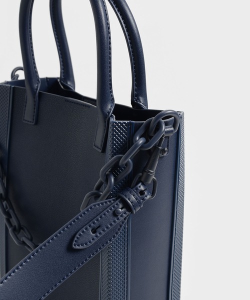 CHARLES & KEITH(チャールズ & キース)の「チェーンリンク トートバッグ / Chain Link Tote Bag(トートバッグ・レディース・ホワイト/ネイビー/ライム/ベビーピンク・M)」の12枚目の写真