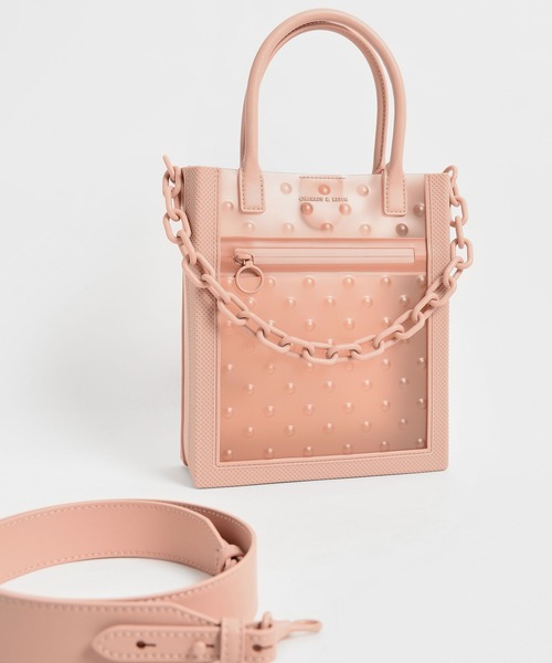 CHARLES & KEITH(チャールズ & キース)の「チェーンリンク トートバッグ / Chain Link Tote Bag(トートバッグ・レディース・ホワイト/ネイビー/ライム/ベビーピンク・M)」の6枚目の写真