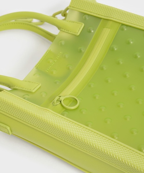 CHARLES & KEITH(チャールズ & キース)の「チェーンリンク トートバッグ / Chain Link Tote Bag(トートバッグ・レディース・ホワイト/ネイビー/ライム/ベビーピンク・M)」の17枚目の写真
