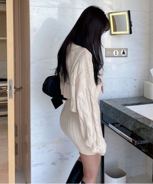 SONA（ソナ）の「SONYUNARA [SET]ケーブル編みタートルネックニット+ミニスカートセットアップ（ワンピース・レディース・グレー/ベージュ・FREE）」の9枚目の写真