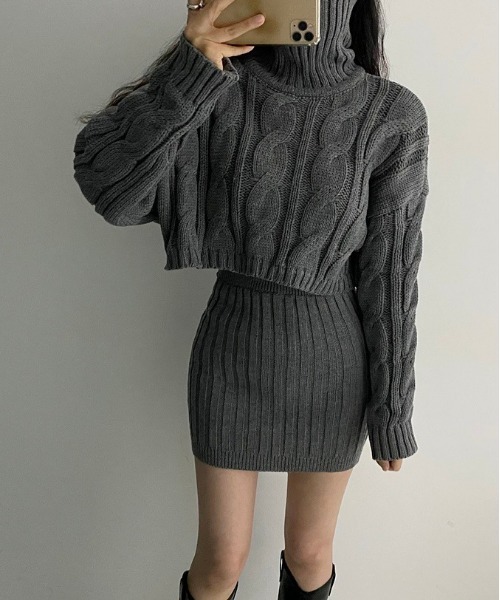 SONA（ソナ）の「SONYUNARA [SET]ケーブル編みタートルネックニット+ミニスカートセットアップ（ワンピース・レディース・グレー/ベージュ・FREE）」の4枚目の写真