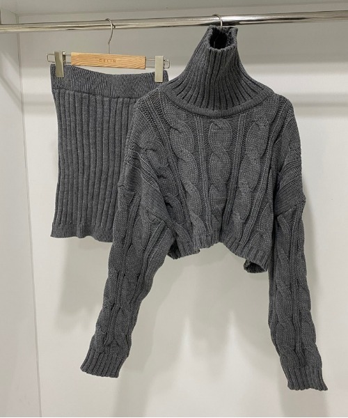SONA（ソナ）の「SONYUNARA [SET]ケーブル編みタートルネックニット+