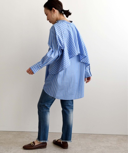 かずみ様レルビエバックフリルストライプシャツサックス LHELBIE（レルビエ）の「バックフリルストライプシャツ（シャツ