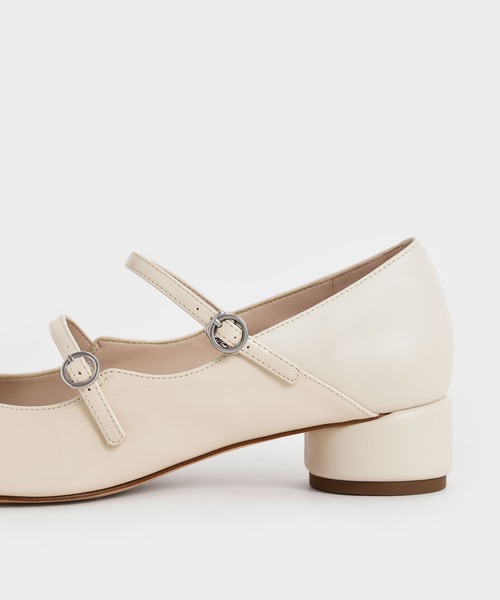 CHARLES & KEITH(チャールズ & キース)の「パテントダブルストラップ メリージェーン / Patent Double-Strap Mary Janes(パンプス・レディース・ブラック/オフホワイト/ライラック・22.5cm/23cm/23.5cm/24.5cm/25cm/25.5cm)」の14枚目の写真