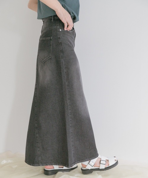 ITEMS URBANRESEARCH（アイテムズ アーバンリサーチ）の「デニムリメイクスカート（デニムスカート・レディース・ブラック/インディゴブルー・MEDIUM/SMALL）」の5枚目の写真