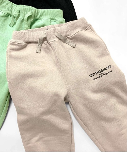 GLAZOS（グラソス）の「[テーパード]裏毛・ロゴスウェットパンツ【セットアップ対応】（スウェットパンツ・キッズ・ブラック/ライトグリーン/ベージュ系その他・130cm/140cm/150cm/160cm/170cm）」の3枚目の写真