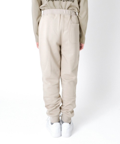 GLAZOS（グラソス）の「[テーパード]裏毛・ロゴスウェットパンツ【セットアップ対応】（スウェットパンツ・キッズ・ブラック/ライトグリーン/ベージュ系その他・130cm/140cm/150cm/160cm/170cm）」の6枚目の写真