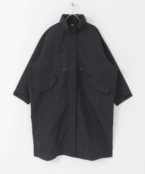 Uiscel（ユイセル）の「Uiscel　ボリュームスタンドカラーロングコート（モッズコート・メンズ・ブラック/ベージュ・ONE）」の2枚目の写真