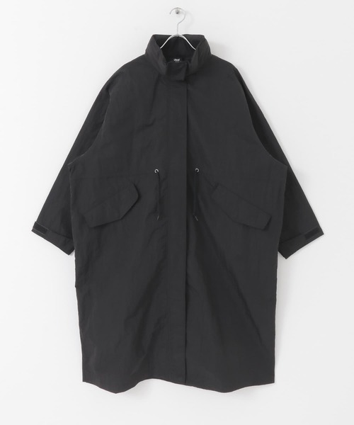 Uiscel（ユイセル）の「Uiscel　ボリュームスタンドカラーロングコート（モッズコート・メンズ・ブラック/ベージュ・ONE）」の3枚目の写真