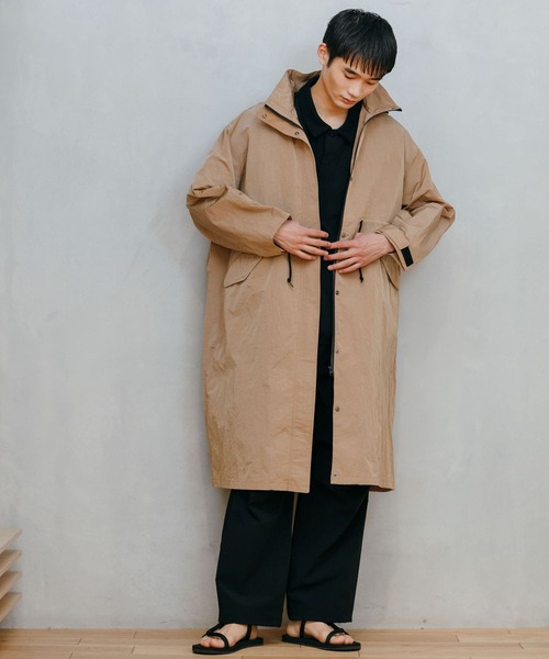Uiscel（ユイセル）の「Uiscel　ボリュームスタンドカラーロングコート（モッズコート・メンズ・ブラック/ベージュ・ONE）」の17枚目の写真