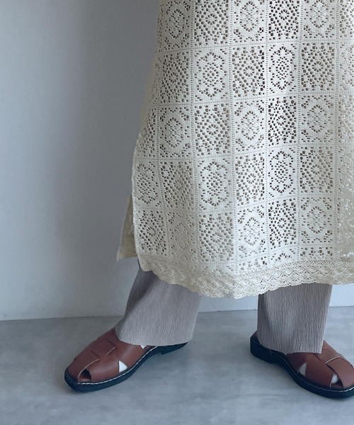 w closet（ダブルクローゼット）の「レースパイピングVネックワンピース（ワンピース・レディース・グリーン/キナリ/ブラック/ブラウン・FREE）」の6枚目の写真