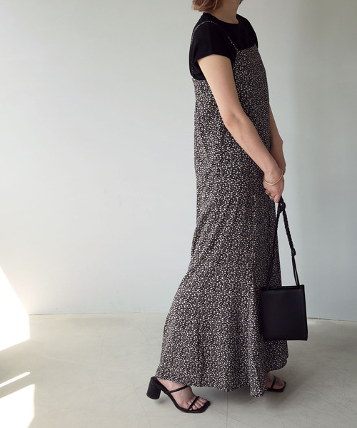 c.u.l(シーユーエル)の「【c.u.l:w】小花柄マーメイドキャミソールワンピース culwd22ss008(ワンピース・レディース・ブラック/アイボリー・FREE)」の9枚目の写真