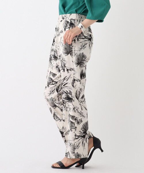 OPAQUE.CLIP（オペークドットクリップ）の「◆ボタニカルプリント　ピンタックイージーパンツ（その他パンツ・レディース・チャコール/ベージュ系その他3・40/38/42/36）」の11枚目の写真