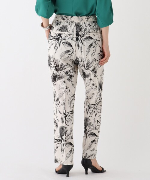 OPAQUE.CLIP（オペークドットクリップ）の「◆ボタニカルプリント　ピンタックイージーパンツ（その他パンツ・レディース・チャコール/ベージュ系その他3・40/38/42/36）」の8枚目の写真