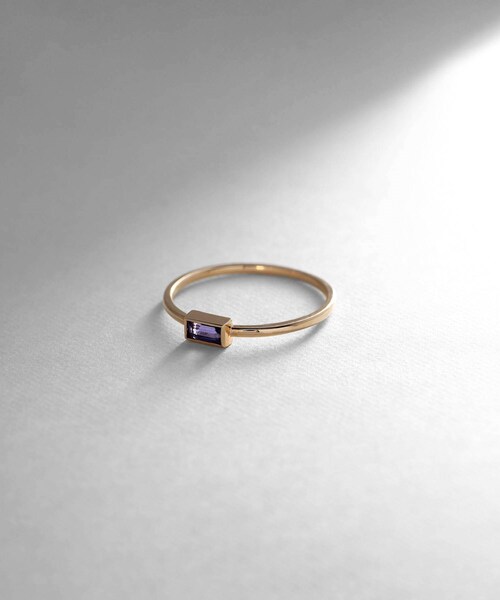 COCOSHNIK(ココシュニック)の「K10アイオライト バゲットカット リング(リング・レディース・オリーブ系5・10号/12号/14号)」の2枚目の写真