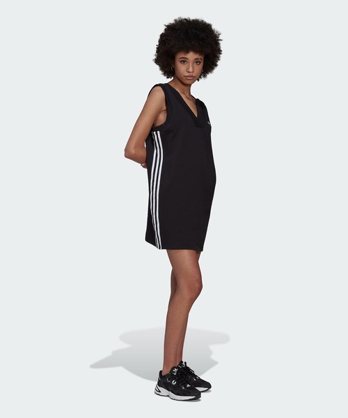 adidas（アディダス）の「アディカラー クラシックス ベストワンピース