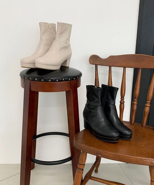 MAJESTIC LEGON（マジェスティックレゴン）の「フカフカストレッチブーツ（ブーツ・レディース・ブラック/アイボリー・SMALL/MEDIUM/LARGE/X-LARGE）」の2枚目の写真