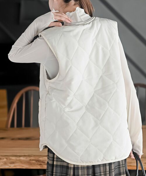 rps（アールピーエス）の「リバーシブルキルトベスト（ベスト・レディース・ブラック/アイボリー/モカ/グレイッシュベージュ・M/フリー）」の7枚目の写真