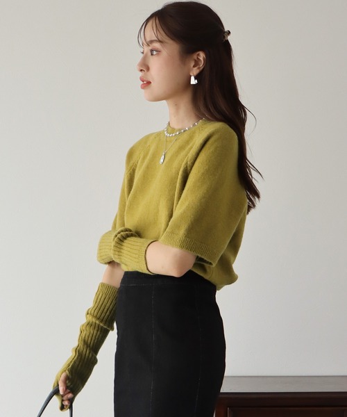 BLUEEAST(ブルーイースト)の「アームウォーマー付きオーバーサイズニット(ニット/セーター・レディース・パープル/マスタード/アイボリー・MEDIUM)」の3枚目の写真