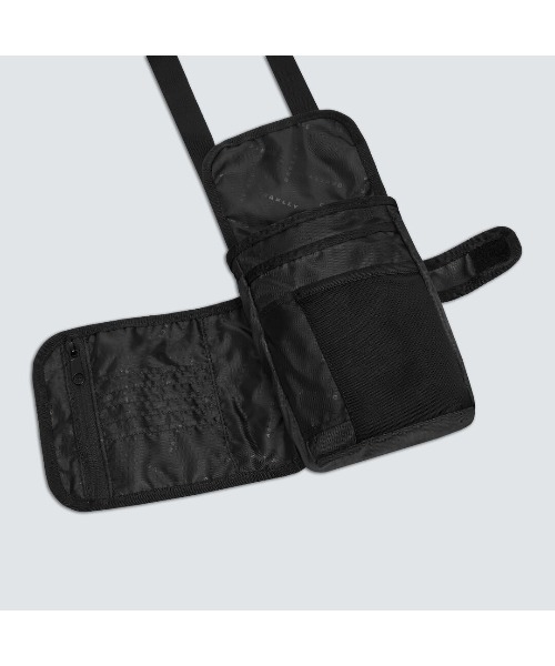OAKLEY(オークリー)の「オークリー CLEAN DAYS MINI SHOULDER BAG /OAKLEY(ショルダーバッグ・メンズ・ダークブラウン/ブラック・U)」の4枚目の写真