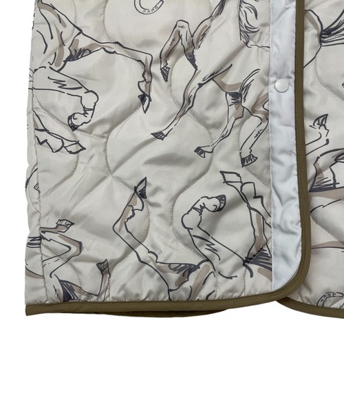 DOLLUPOOPS（ドールアップウップス）の「BIG HOUSEプリントキルティングライトコート（モッズコート・レディース・チャコールグレー/アイボリー・38）」の8枚目の写真