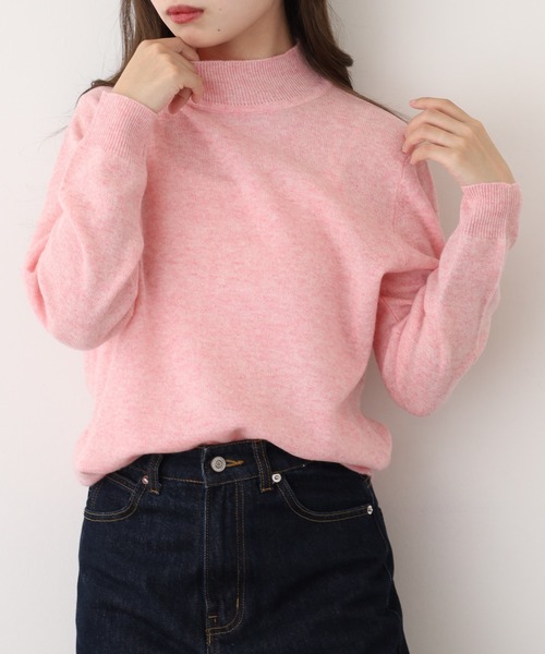 BRODIAEA(ブローディア)の「BRODIAEA 洗えるカシミヤシリーズ ハイネックニット(ニット/セーター・レディース・バイオレット/ブラック/サックスブルー/ライム/チェリーレッド/アクア/ライトピンク/コバルトブルー/モカ/ラベンダー/サンドベージュ/ライラック/ボルドー/ローズ/チェリーピンク/ピンクベージュ/チャコールグレー/シルバーグレー/オフホワイト/エメラルド/イエロー・40)」の17枚目の写真