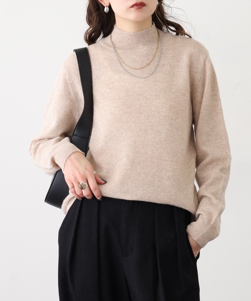 BRODIAEA(ブローディア)の「BRODIAEA 洗えるカシミヤシリーズ ハイネックニット(ニット/セーター・レディース・バイオレット/ブラック/サックスブルー/ライム/チェリーレッド/アクア/ライトピンク/コバルトブルー/モカ/ラベンダー/サンドベージュ/ライラック/ボルドー/ローズ/チェリーピンク/ピンクベージュ/チャコールグレー/シルバーグレー/オフホワイト/エメラルド/イエロー・40)」の6枚目の写真