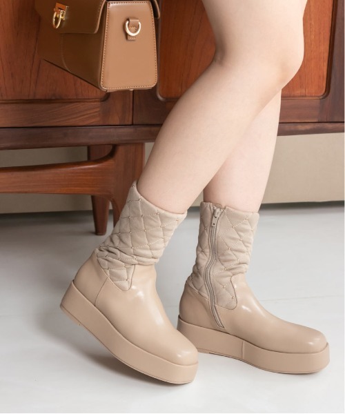 RANDA(ランダ)の「晴雨兼用 キルティングボリュームソールブーツ(ブーツ・レディース・ベージュ/ブラック・S/M/LL/L)」の6枚目の写真