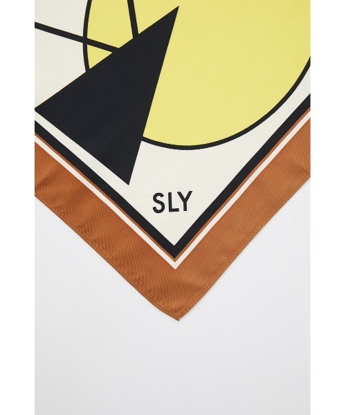 SLY（スライ）の「GEOMETRIC PAINT SCARF ジオメトリック ペイント スカーフ（バンダナ/スカーフ・レディース・ベージュ/グリーン・FREE）」の4枚目の写真