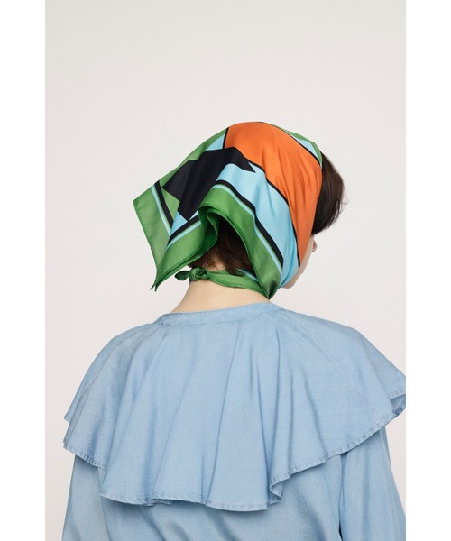 SLY（スライ）の「GEOMETRIC PAINT SCARF ジオメトリック ペイント スカーフ（バンダナ/スカーフ・レディース・ベージュ/グリーン・FREE）」の17枚目の写真