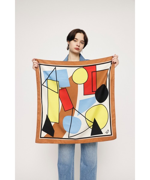 SLY（スライ）の「GEOMETRIC PAINT SCARF ジオメトリック ペイント スカーフ（バンダナ/スカーフ・レディース・ベージュ/グリーン・FREE）」の15枚目の写真