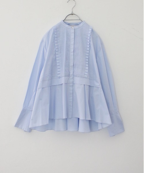 マリリンムーンタックフレアシャツ細ブルーストライプ✖️ホワイト地今季SS Marilyn Moon（マリリンムーン）の「タックフリルフレアブラウス