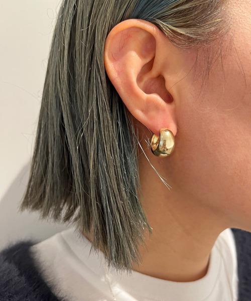 Omekashi（オメカシ）の「ボリュームフープピアス（ピアス（両耳用）・レディース・シルバー/ゴールド・ONE SIZE）」の3枚目の写真